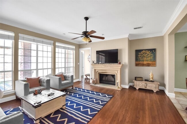 Photo - 3903 Johnson St