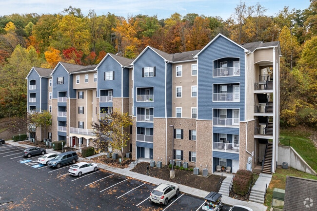 Building Photo - Evergreen at the Bluffs