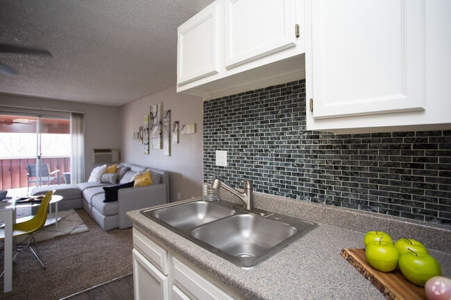 1BR, 1BA - 560 SF - Florida Station