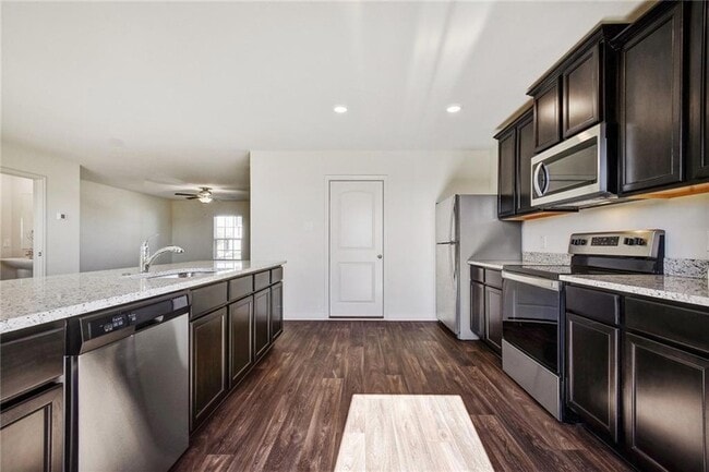 Photo - 525 Riverdale Dr