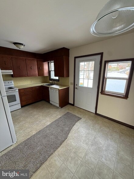 Photo - 228 W 8th St