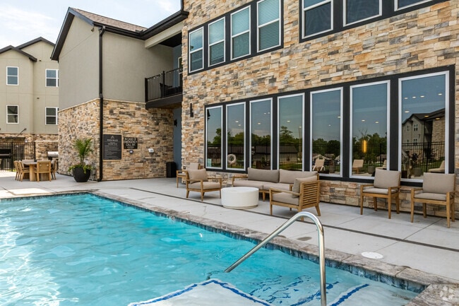 Pool & Sundeck - Aria