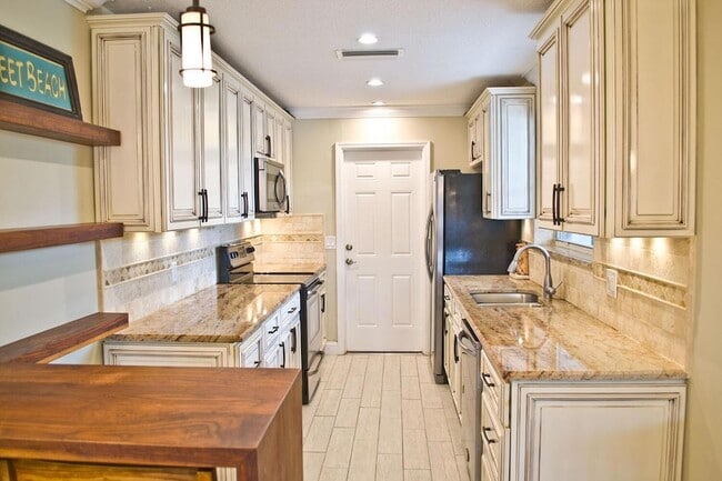 Photo - 922 Turner Rd