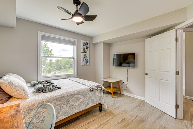 Photo - 6604 Oak St Unit SI ID1546158P