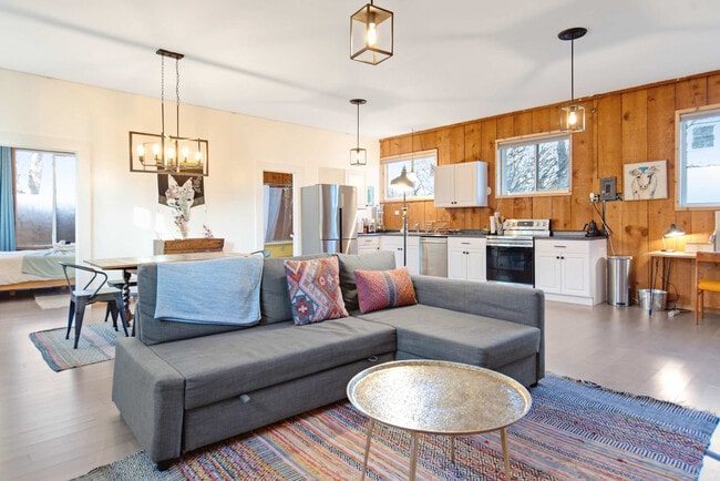 Building Photo - 4403 W Alpine St Unit SI ID1324062P