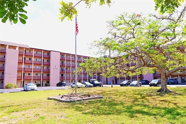 Building Photo - 4109 Lake Bayshore Dr Unit 407