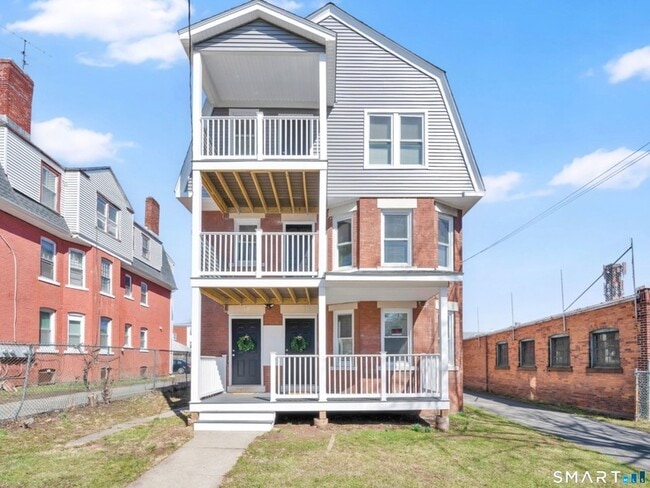 Building Photo - 144 Madison St Unit 3