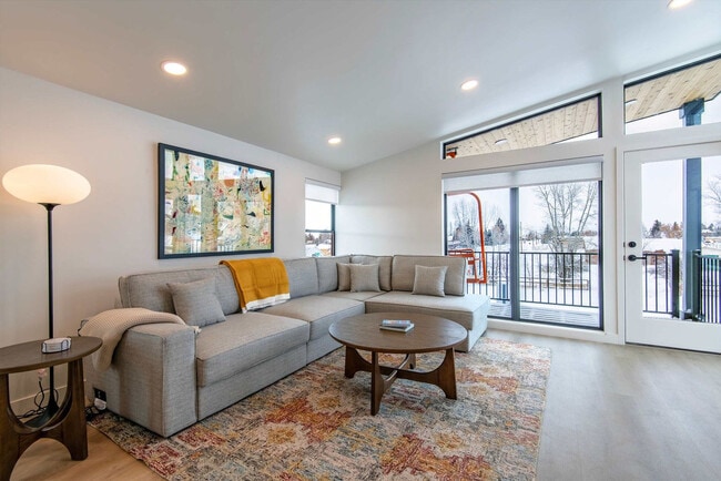 Photo - 27 4th St E Unit ID1387456P