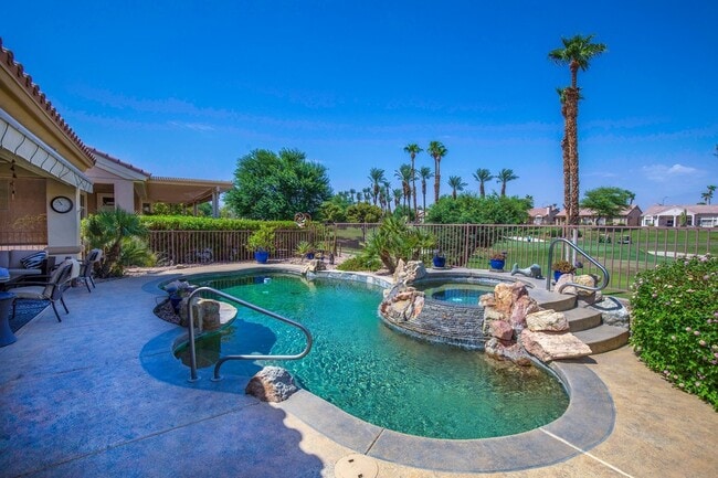 Building Photo - 37905 Pineknoll Ave