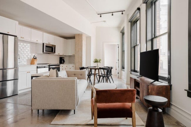 Building Photo - 505 E Travis St Unit ID1267125P