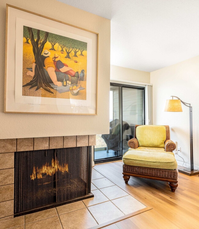 Building Photo - 239 S Helix Ave Unit ID1292599P