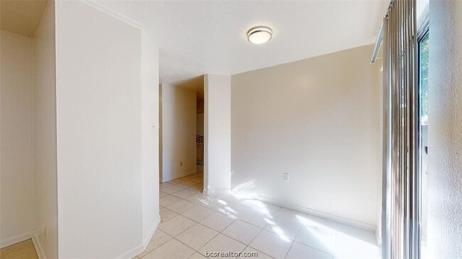 Photo - 916 Navarro Dr