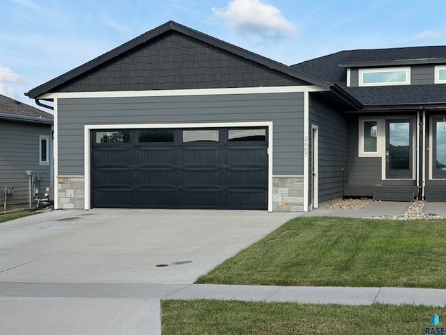 Building Photo - 2607 E Sunburst Dr