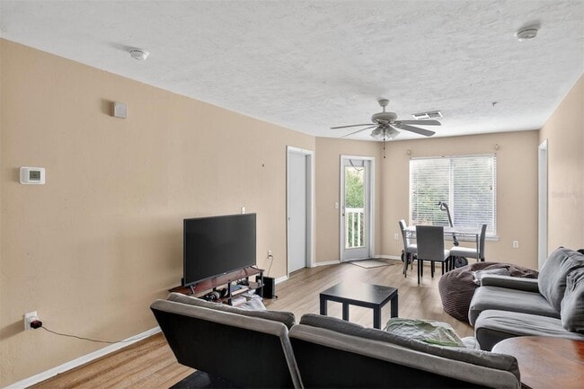 Photo - 4000 SW 23rd St Unit 3-302 Room 4/D