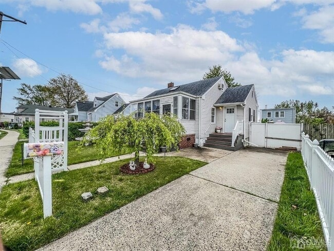 Photo - 114 Larch St