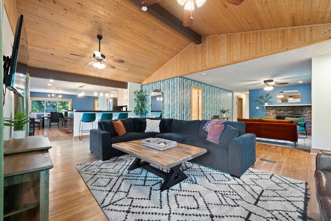 Building Photo - 3580 Savage Hill Rd SE Unit SI ID1407035P