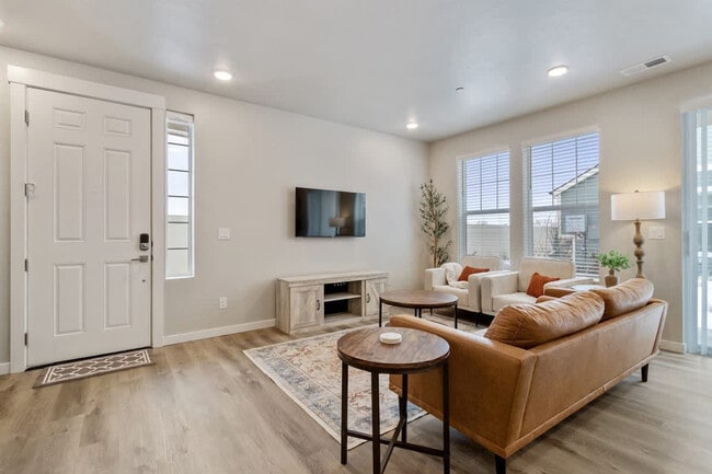 Building Photo - 17065 N Hounslow Wy Unit SI ID1250666P