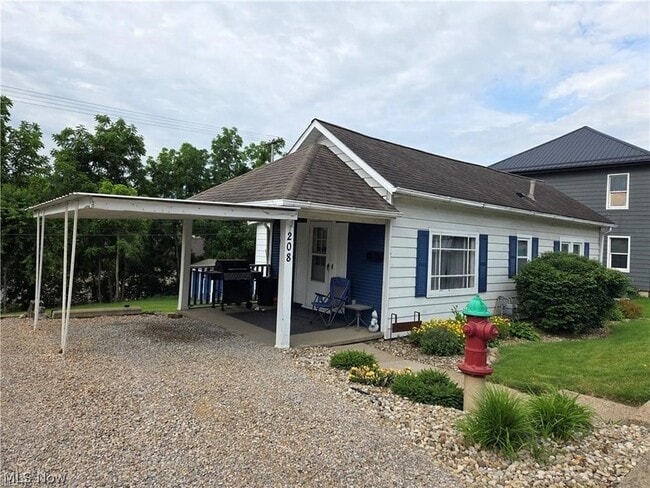 Photo - 208 W Main St