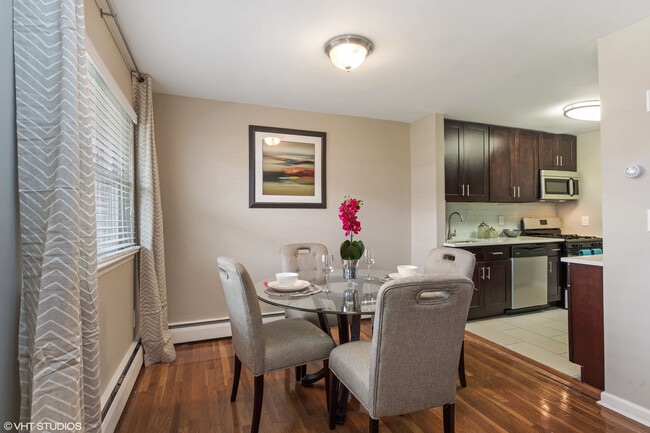 Photo - The Crossings At Metropark