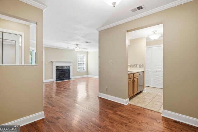 Photo - 728 Ridgefield Dr
