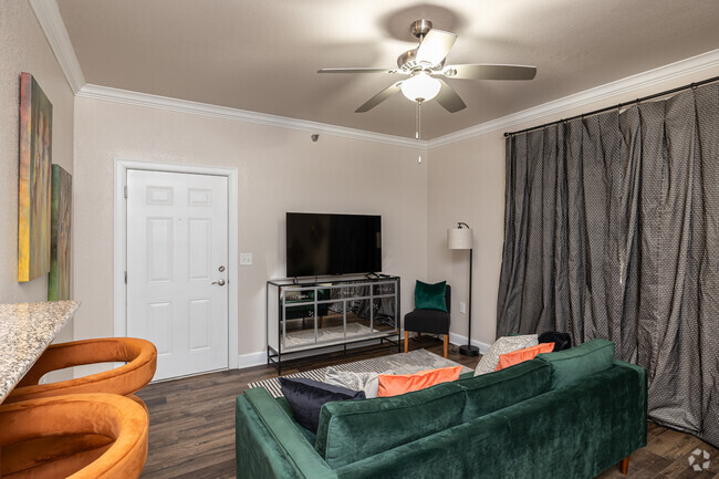 2BR, 2BA - 1,022SF - Living Room - The Pointe at Conway