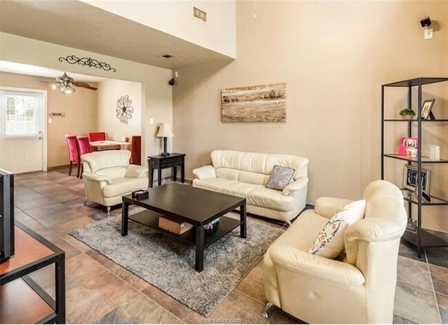 Photo - 2443 Pintail Loop