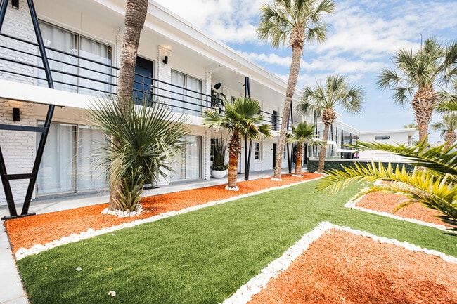 Photo - 300 10th Ave N