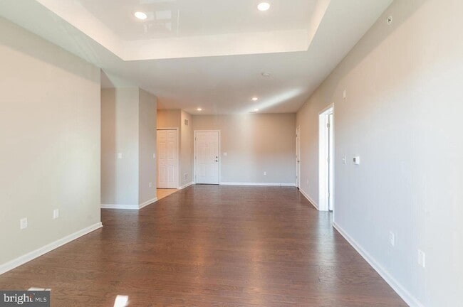 Photo - 944 Halifax Pl