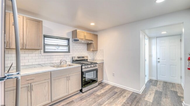 Photo - 2637 Arctic Ave