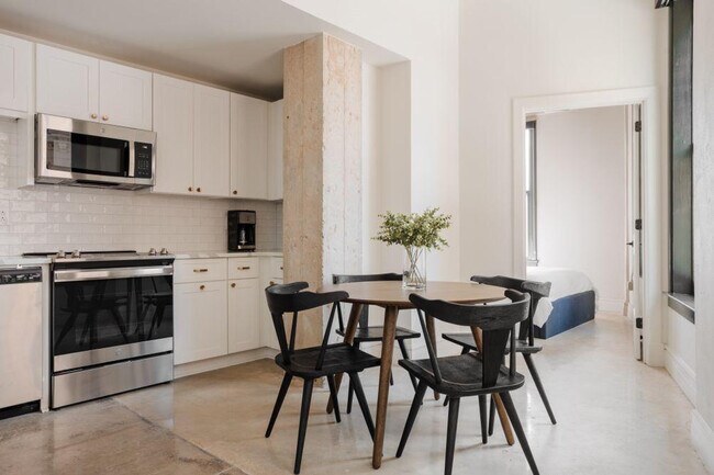 Photo - 505 E Travis St Unit ID1267117P