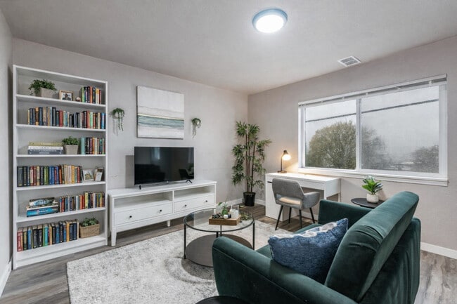 Building Photo - 1818 Court F Unit SI ID1045871P