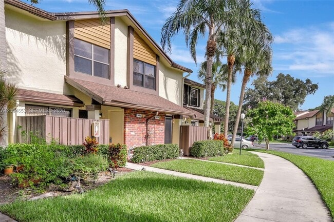 Photo - 4615 Carambola Cir S