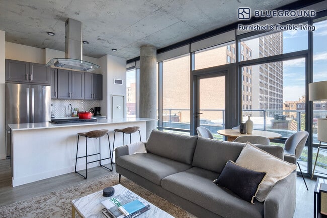 Photo - 450 W Belmont Ave Unit FL4-ID984