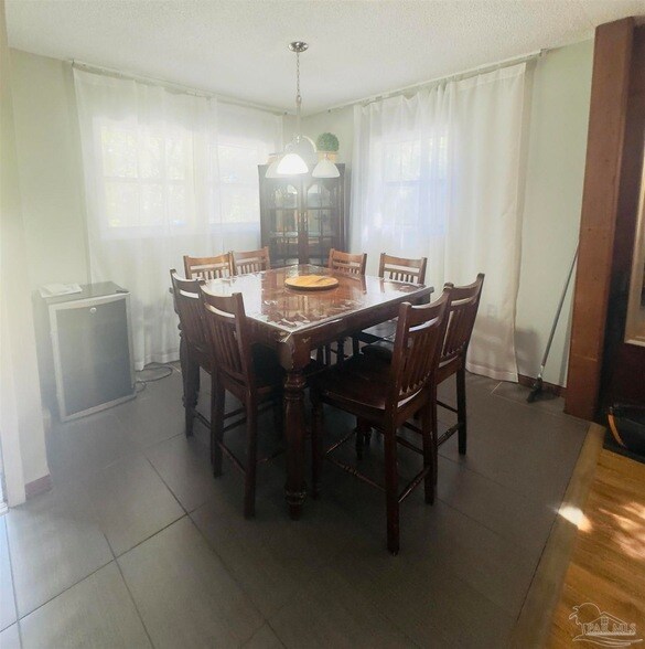 Photo - 581 Calhoun Ave