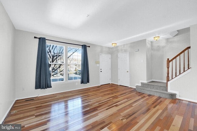 Photo - 265 Cherry Tree Square