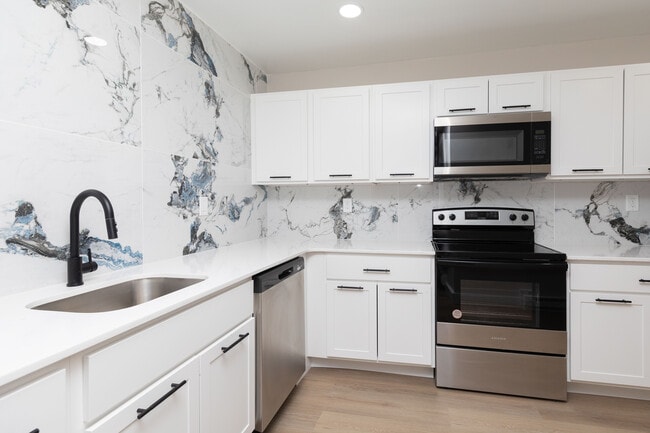 Photo - Laura Lane Apartments