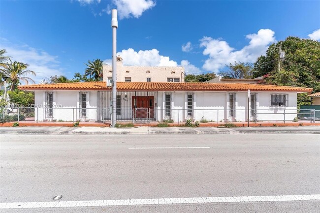 Building Photo - 1101 SW 17th Ave