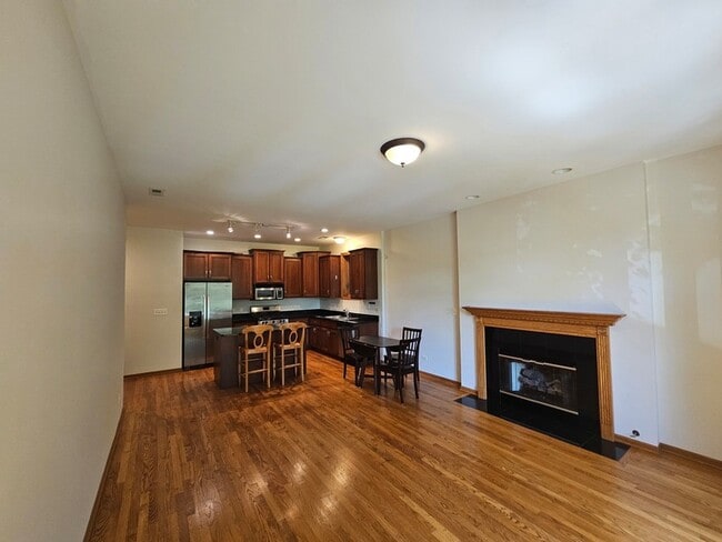 Photo - 1326 W Grenshaw St Unit 2B