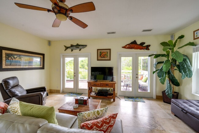 Building Photo - 31 Palm Dr Unit SI FL1-ID1546457P