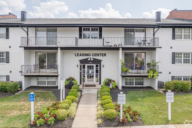 Building Photo - ReNew Parkville