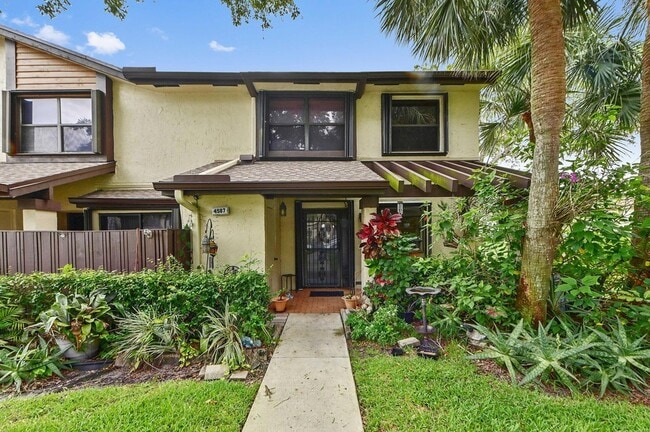 Photo - 4587 Carambola Cir S