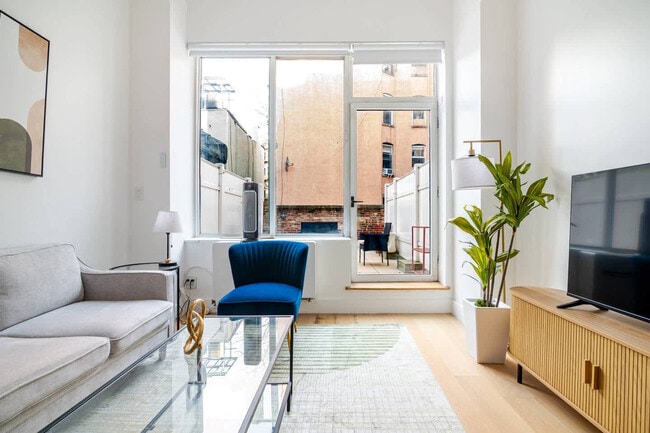 Photo - 19 St Marks Pl Unit SI FL1-ID1495801P