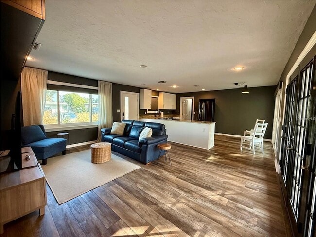 Photo - 2126 Craft Ln