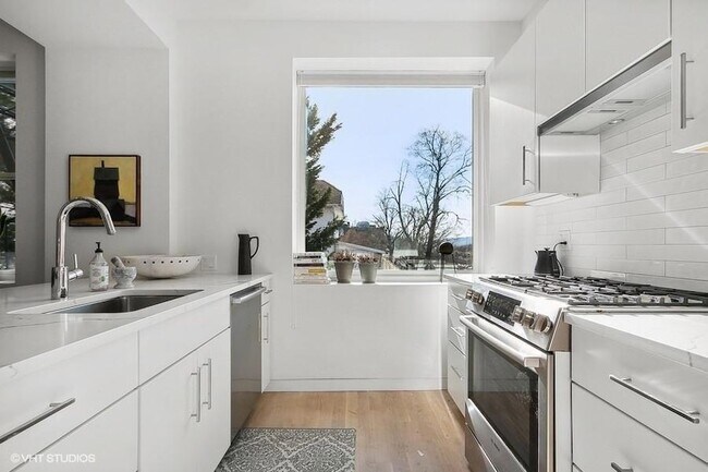 12 Main St Townhome Irvington - Image