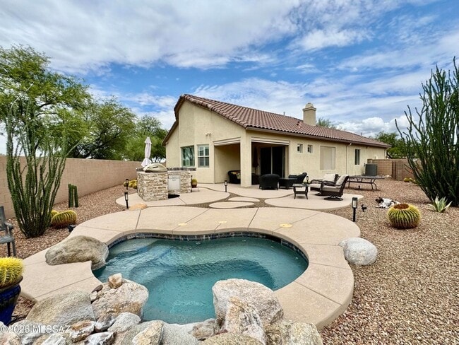 Building Photo - 909 W Leatherleaf Dr