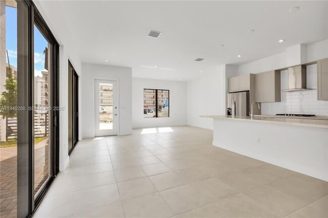 Photo - 8037 NW 42nd St