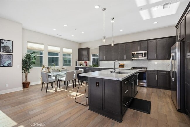 Photo - 227 Follyhatch