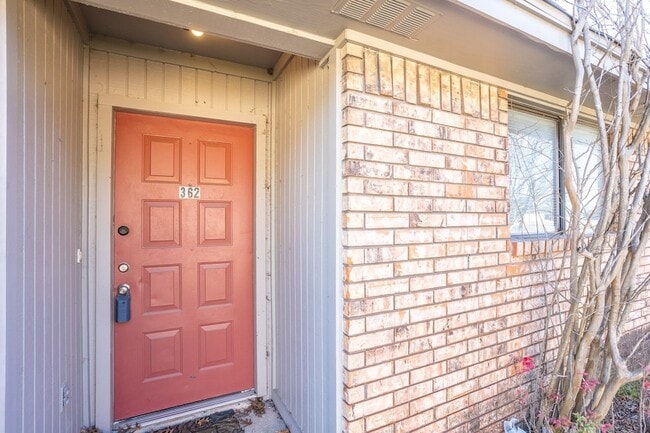 Photo - 362 S Stewart Ave