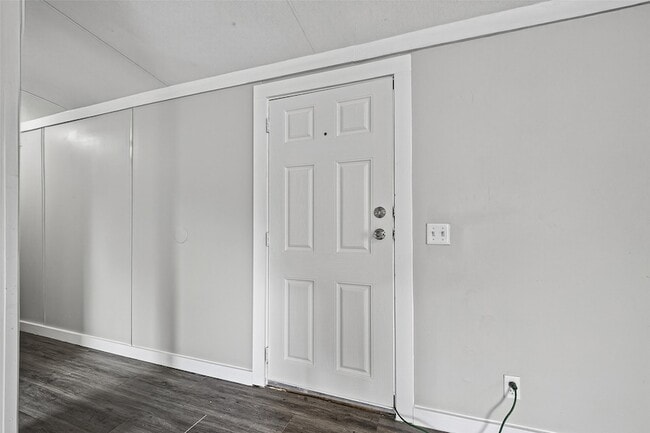 Photo - 2122 Koster Rd