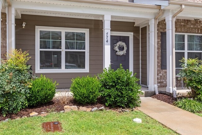 Photo - 774 Bradburn Village Way